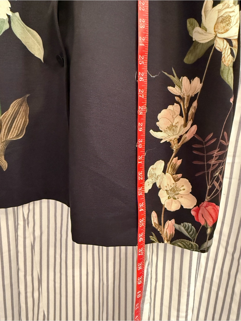 Epee From Paris - French Black Floral Textured Satin Oversized Long Blazer/Coat - Picture 13 of 16